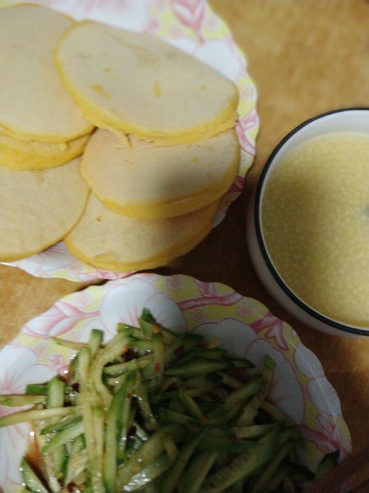 粗粮细做，玉米面最好吃的做法，5分钟搞定家人早餐，比油条好吃