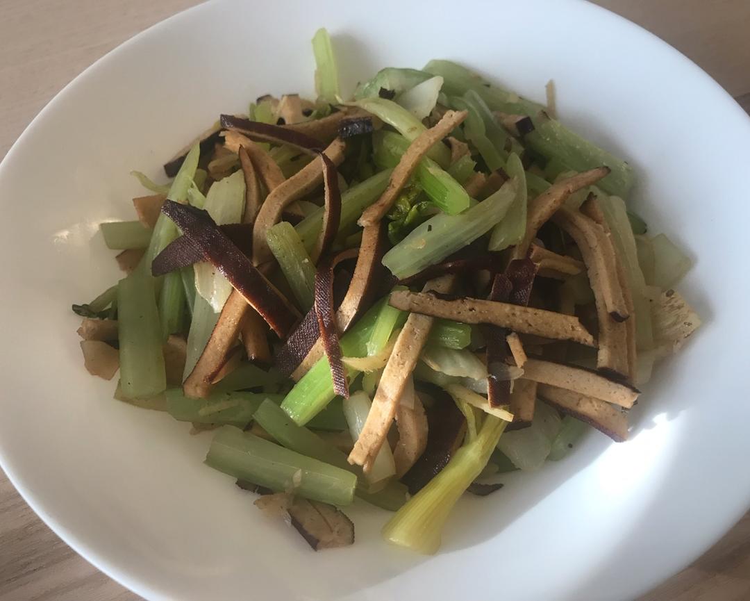 芹菜炒香干