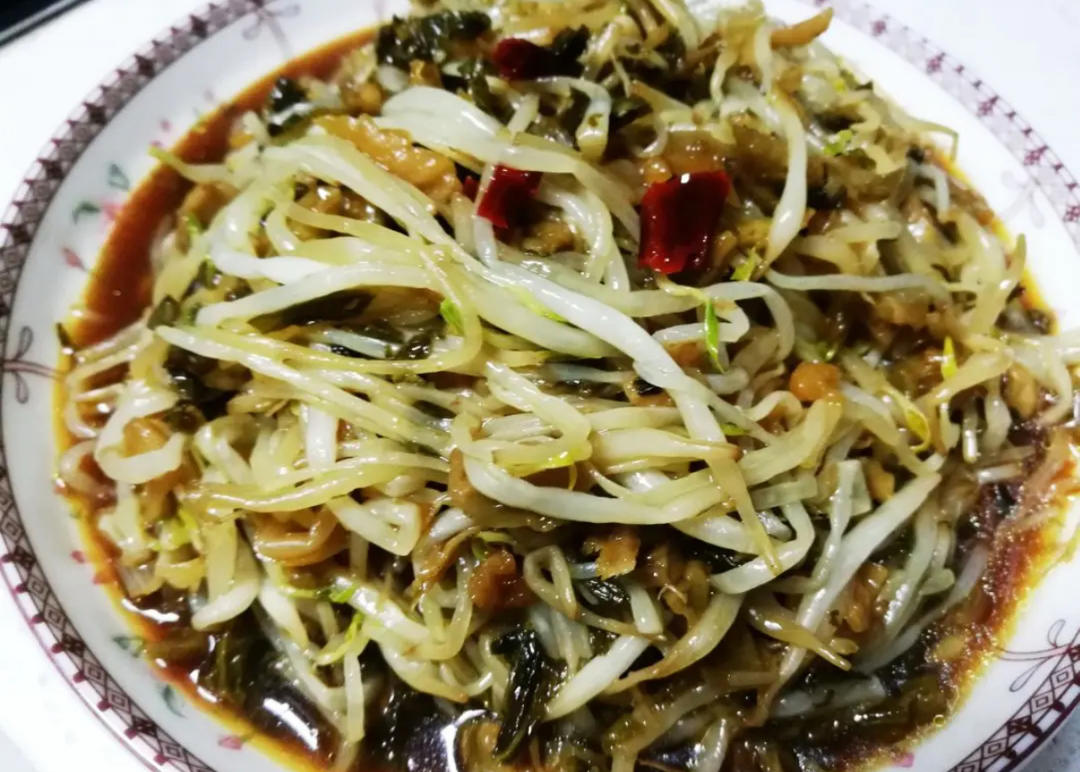 豆芽木耳炒洋葱的做法