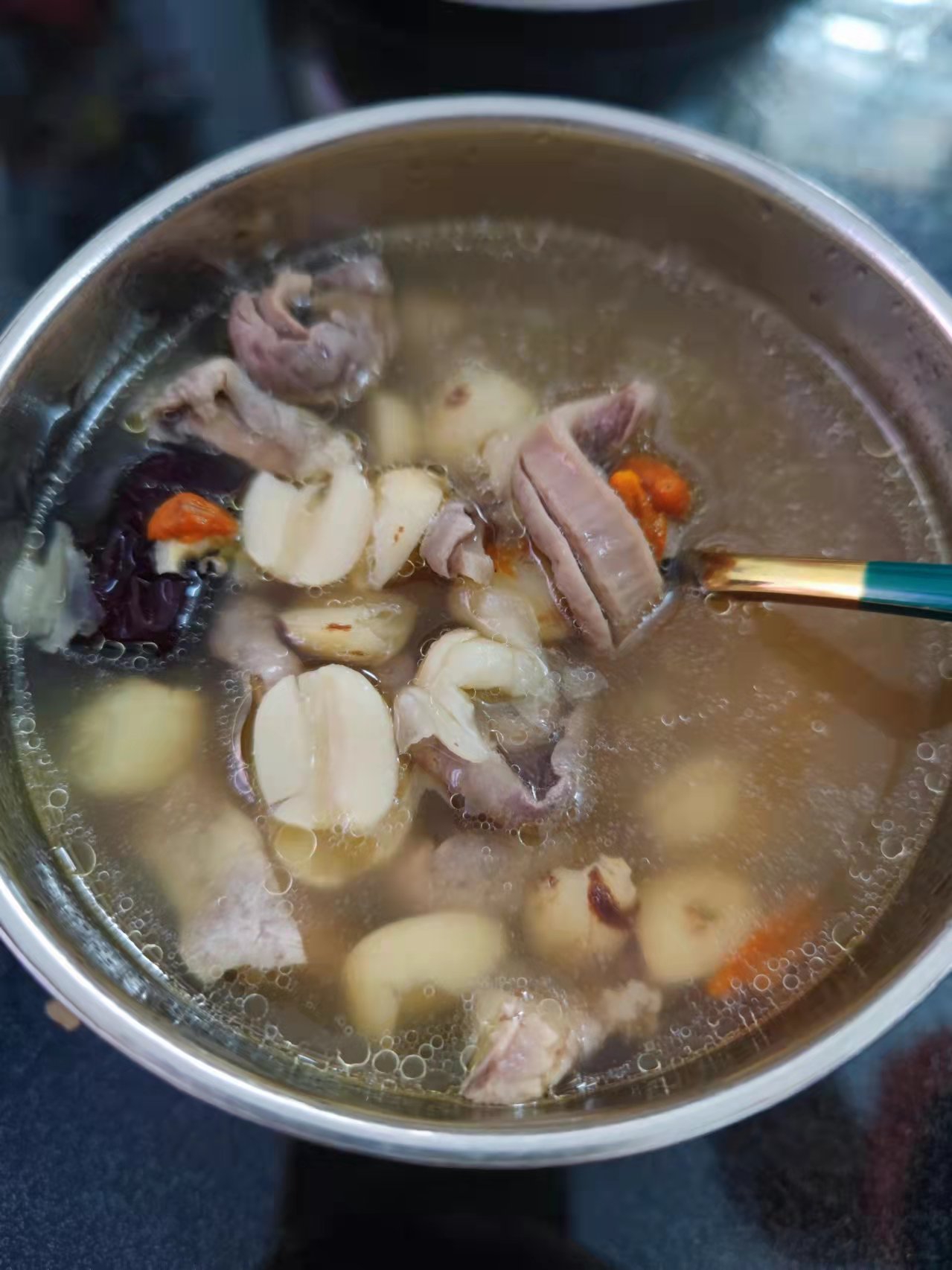 滋补汤系列——莲子猪肚汤的做法