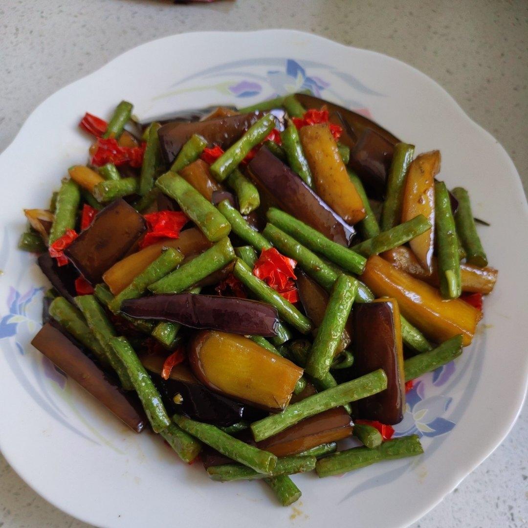 茄子炒豆角（饭店的味道）