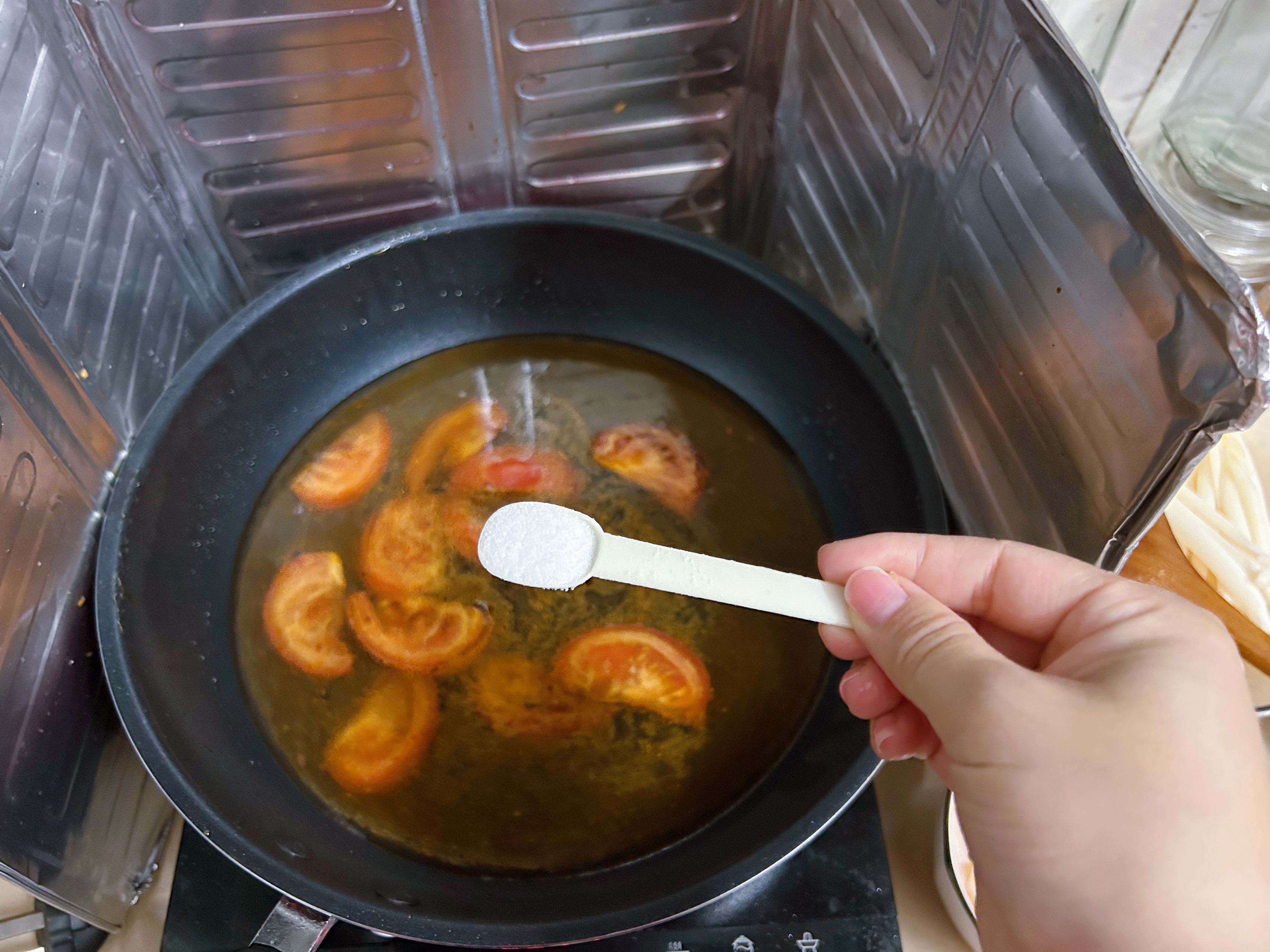广东靓汤——酸甜开胃的番茄杂菇鲜虾汤的做法 步骤3