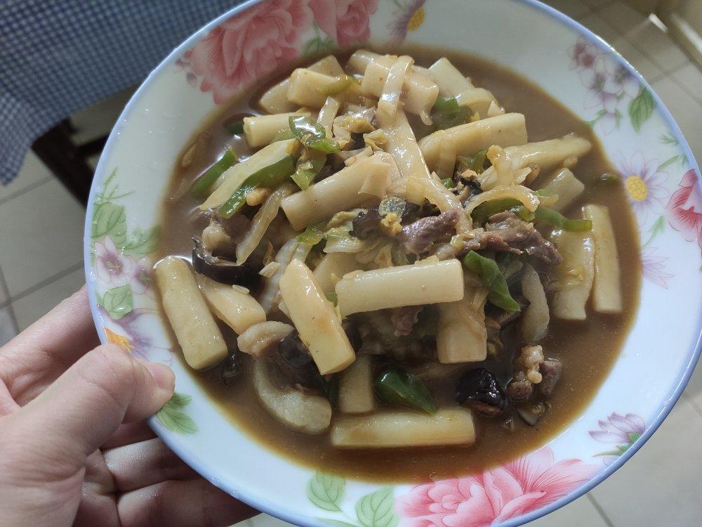 【白菜肉丝年糕汤】