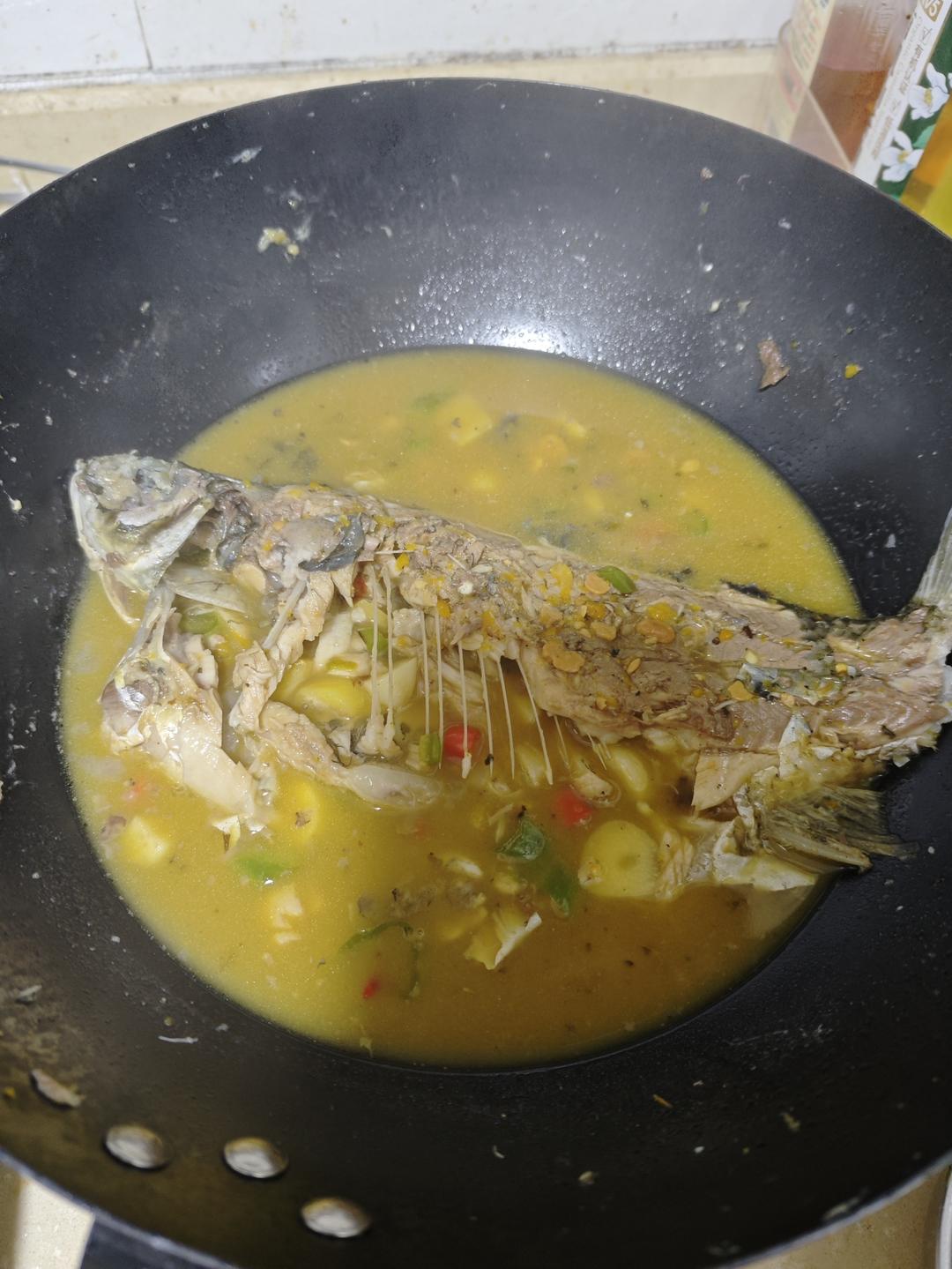 全世界最好吃的红烧小鲫鱼，鱼汤拌饭可以吃两碗