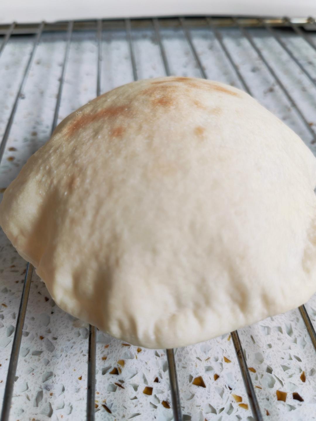 烤箱版皮塔饼pita，圆鼓鼓的太治愈了，把里面塞满你想吃的