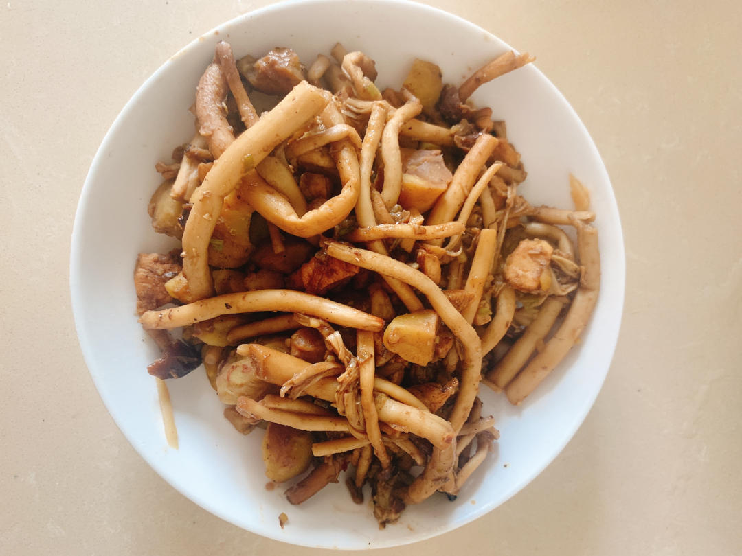 时令解馋菜——茶树菇栗子鸡