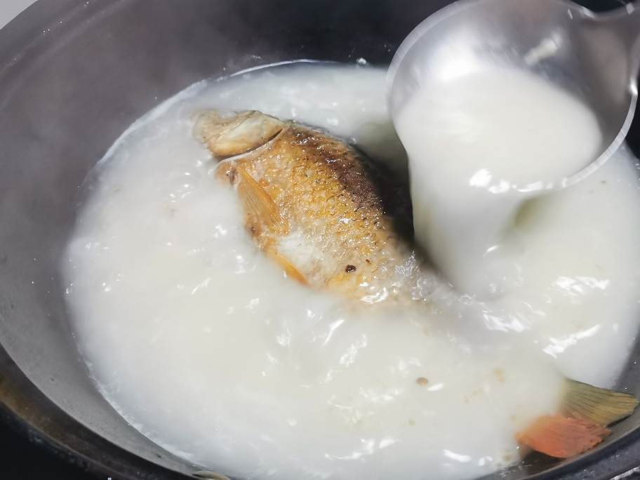 奶白鱼汤的做法