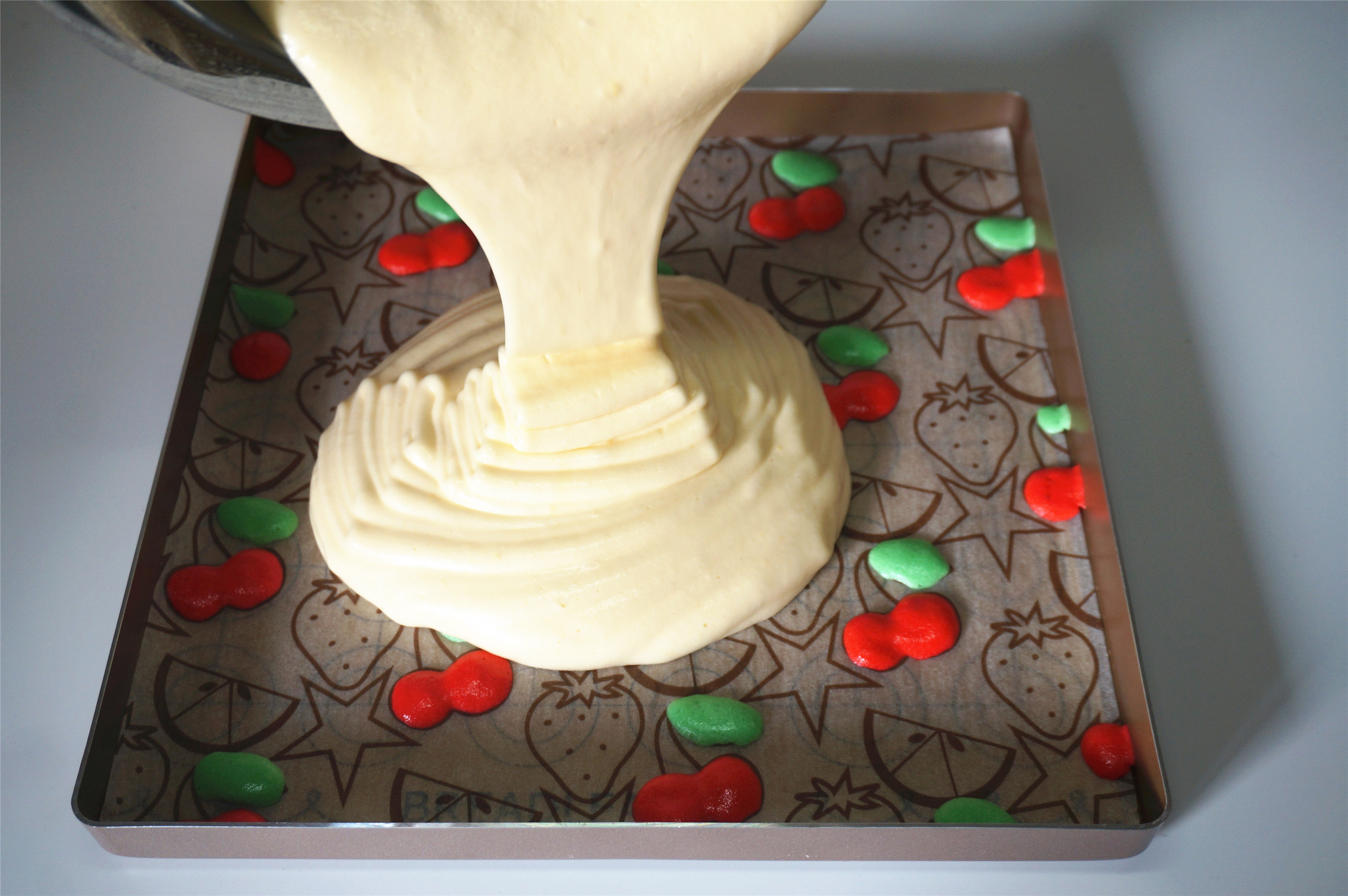 樱桃彩绘蛋糕卷的做法 步骤11