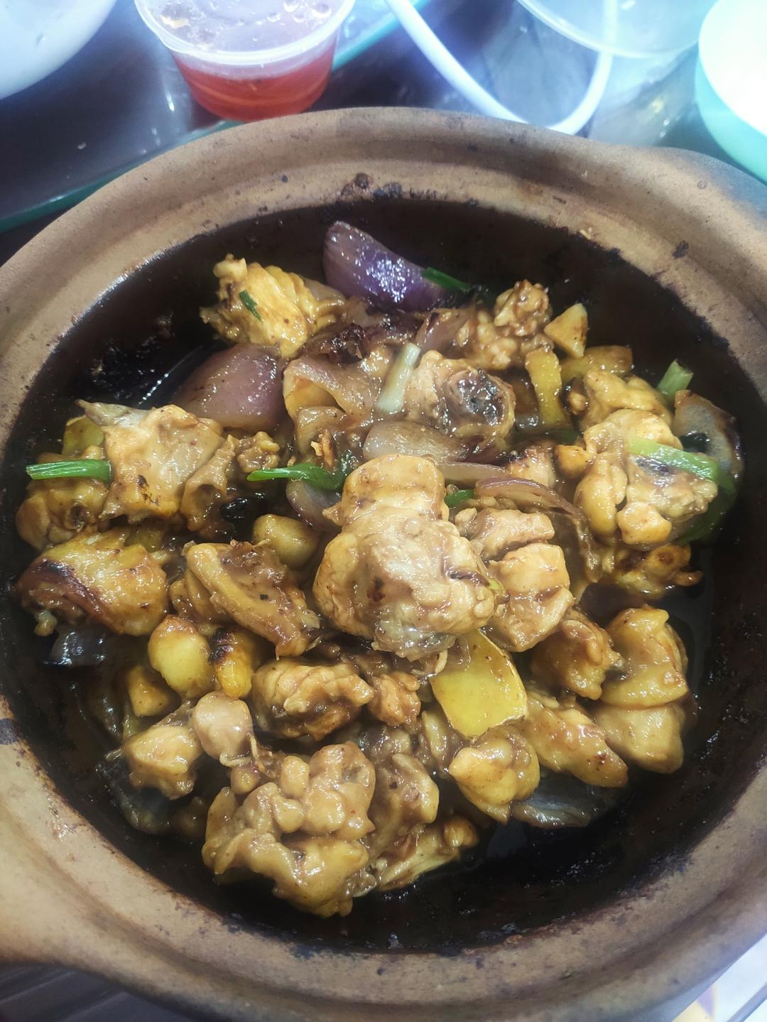 香气火爆口感滑嫩的啫啫滑鸡煲