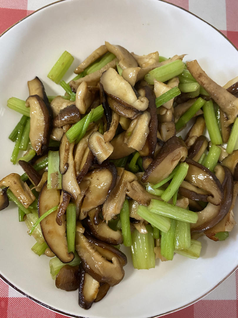 香菇炒芹菜