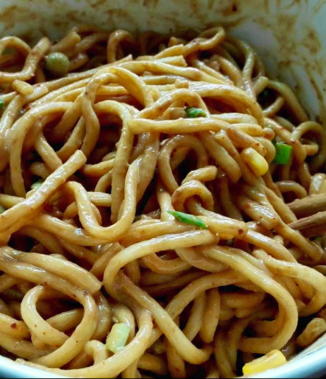 浅溪潺潺做的热干面