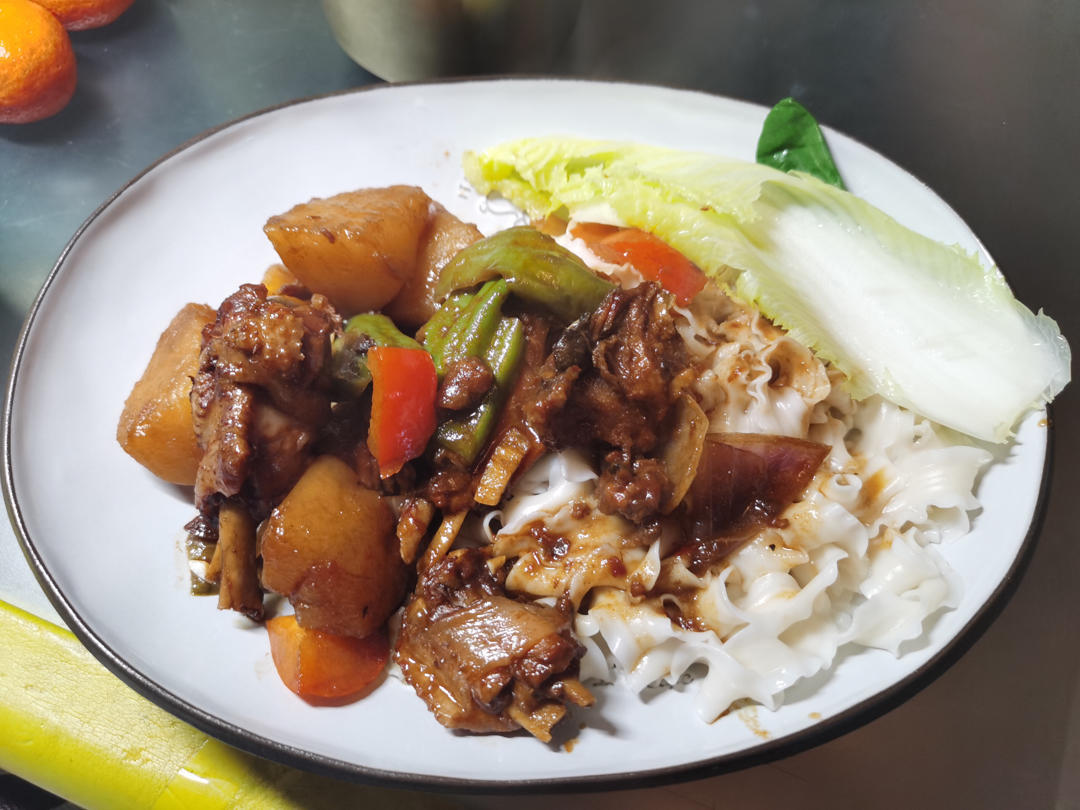 家常大盘鸡加手擀宽面