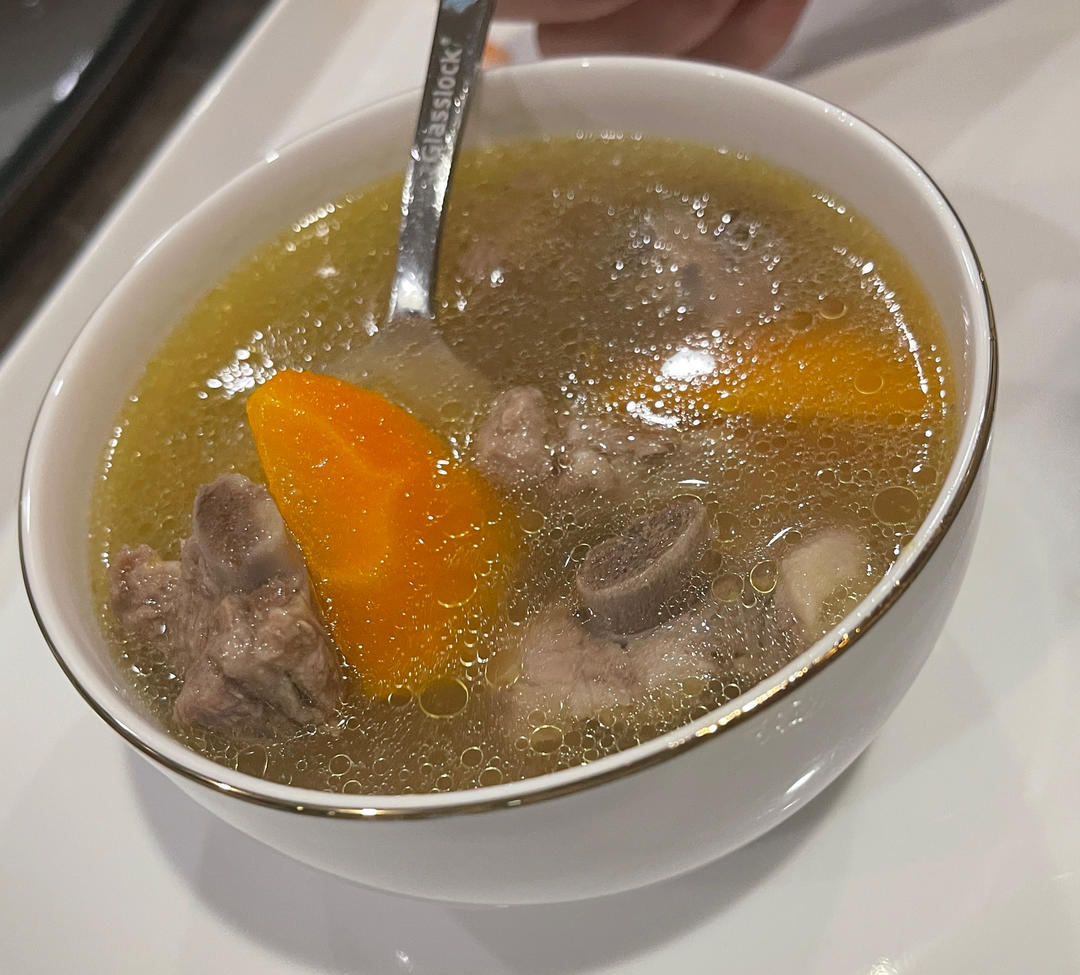 传统新加坡肉骨茶