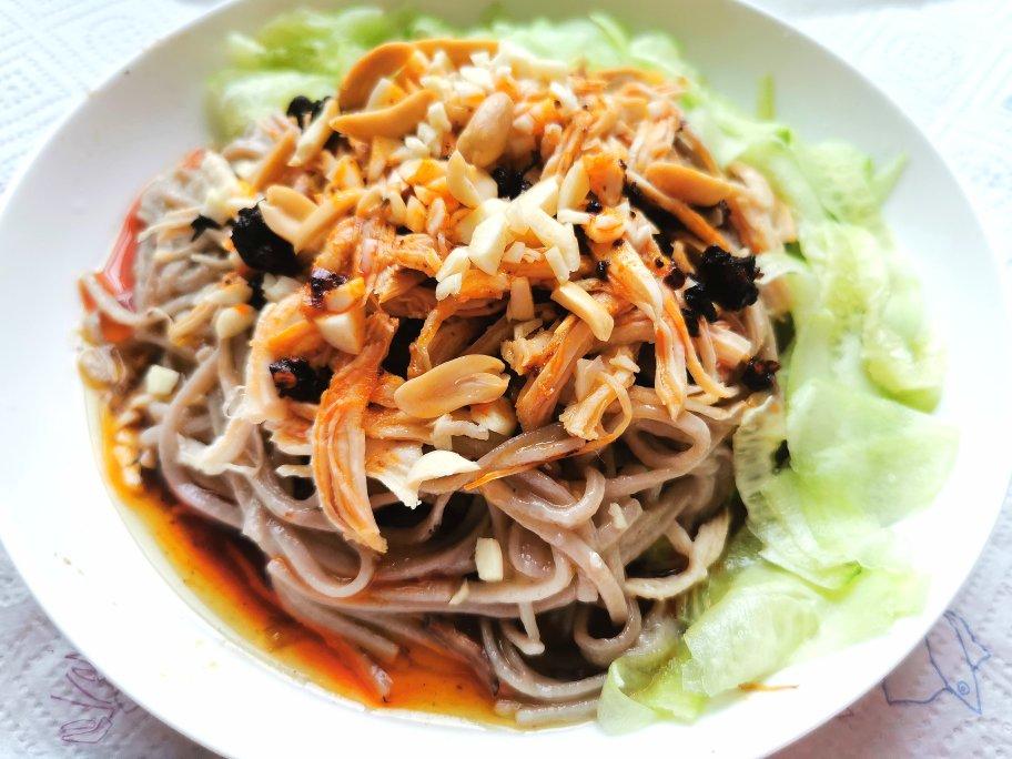麻辣鸡丝荞麦面