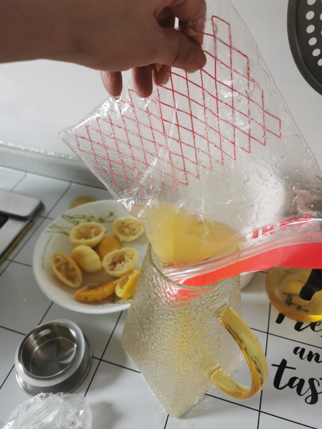 一秒钟挤柠檬汁，不脏手，不用任何机器(并且柠檬汁和核分离)爱烘焙的你一定要看一看