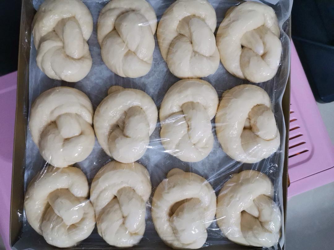 柔软拉丝的老式面包