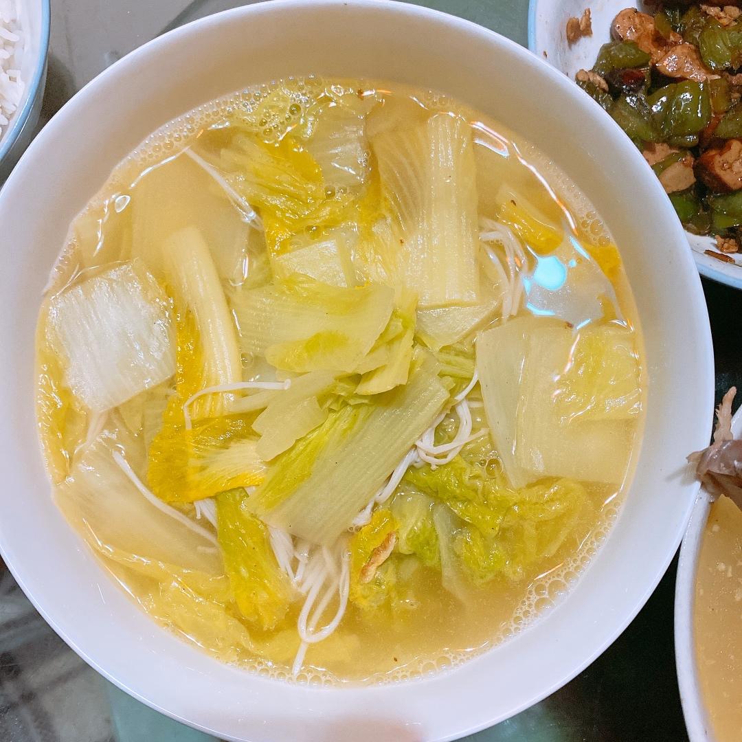 厨师长教你：“香菇白菜汤”的家常做法，简单易学营养美味