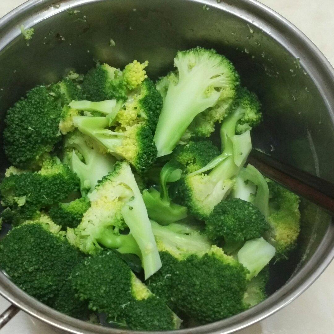 豆豆儿呀做的水煮西兰花