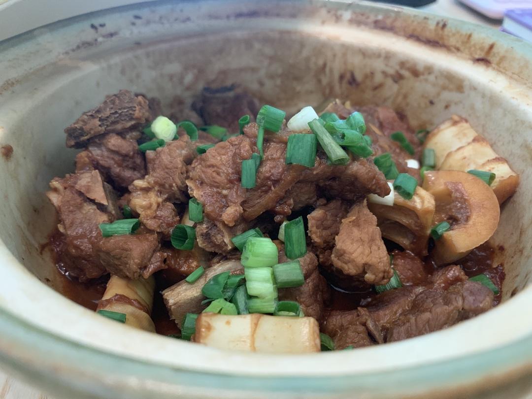 家常笋子烧排骨