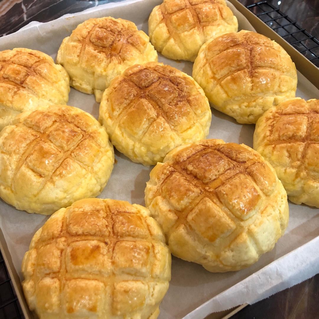 好吃到炸裂的港式菠萝包（附带制作酥皮的小视频）
