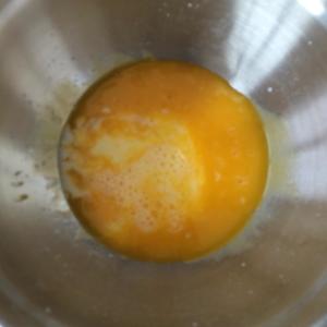 椰蓉豆沙蛋糕卷的做法 步骤2