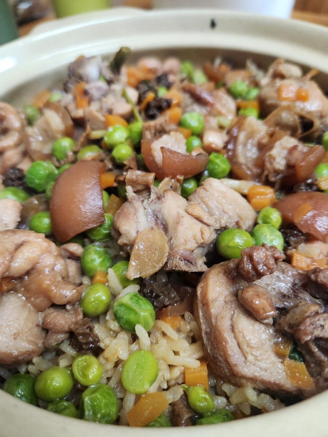 冬菇滑鸡煲仔饭，控制锅巴的生成，煲仔饭酱油的配制