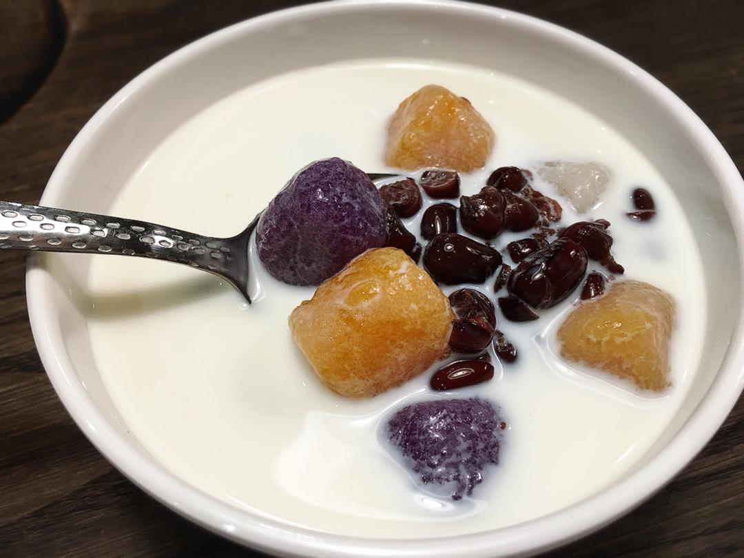 自制鲜芋仙芋圆（另附: 蜜红豆和仙草冻的做法）