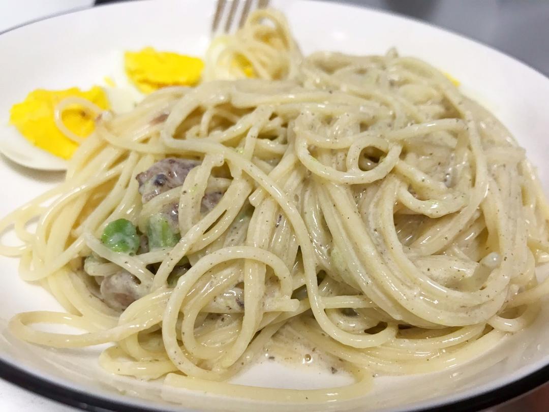 小清新牛油果火腿意面