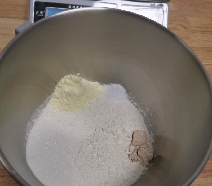 纯奶手撕吐司的做法 步骤1