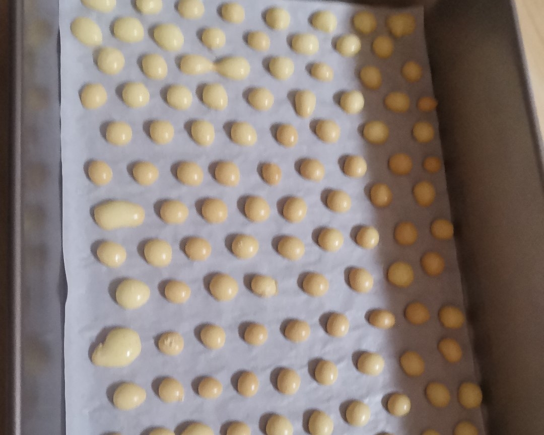 无添加剂的纯蛋黄溶豆的做法 步骤7
