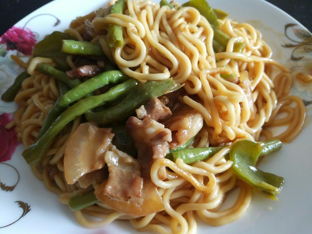 铃铃啷做的焖长豆角炒面