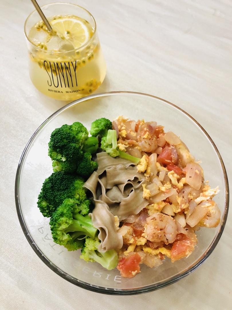 虾滑鸡蛋时蔬面