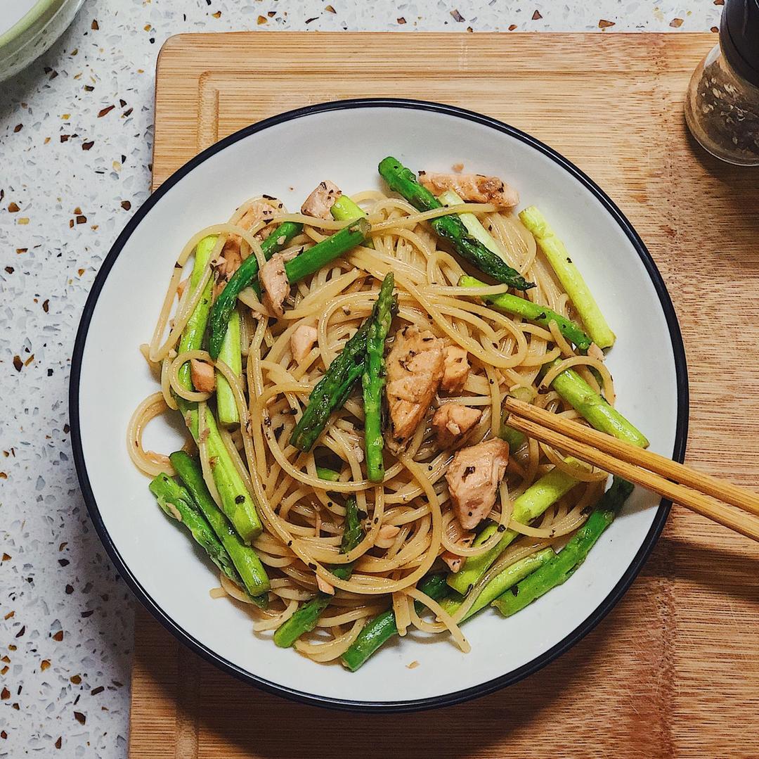 三文鱼芦笋奶油意面