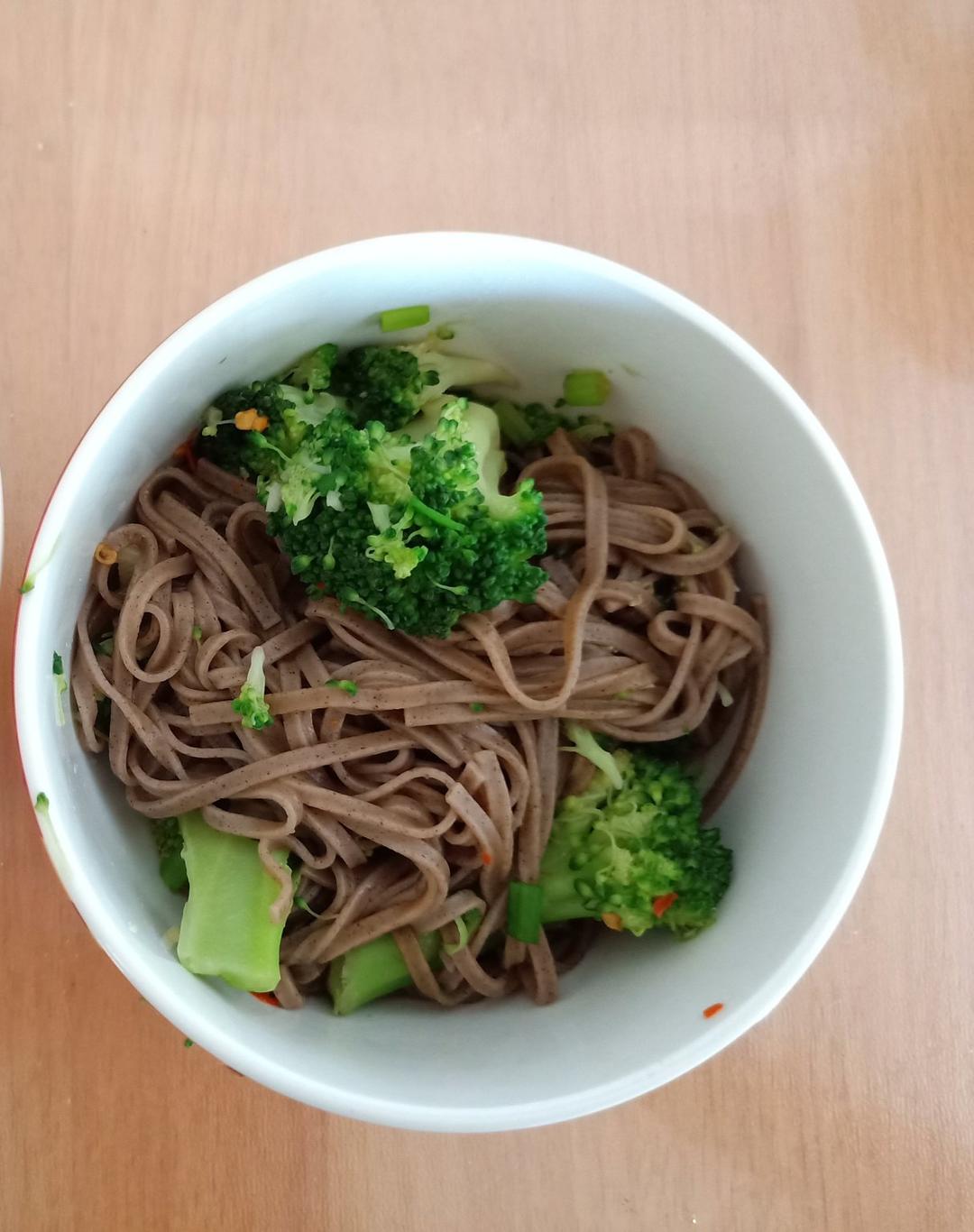 黄瓜芝香凉拌面丨健康·三餐