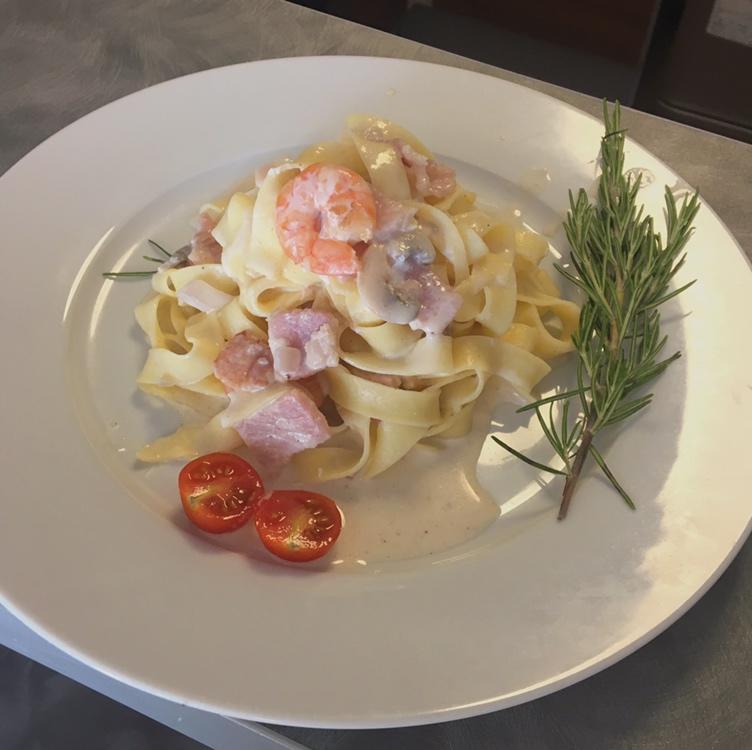 海鲜白酱意大利面