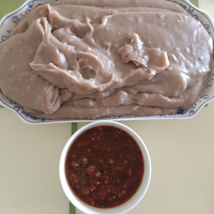 山西传统面食:红面糊糊,还加了少量荞面,蘸着肉末炒西红柿吃,人间美味