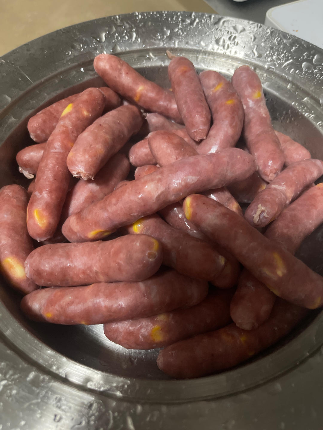 实验多次味道终于满意了～黑椒脆皮烤肠