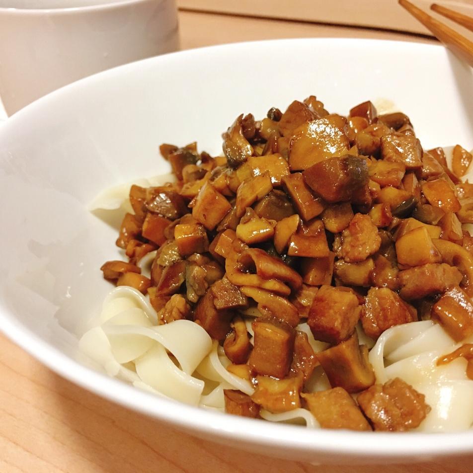 香菇肉丁打卤面-菜鸟级