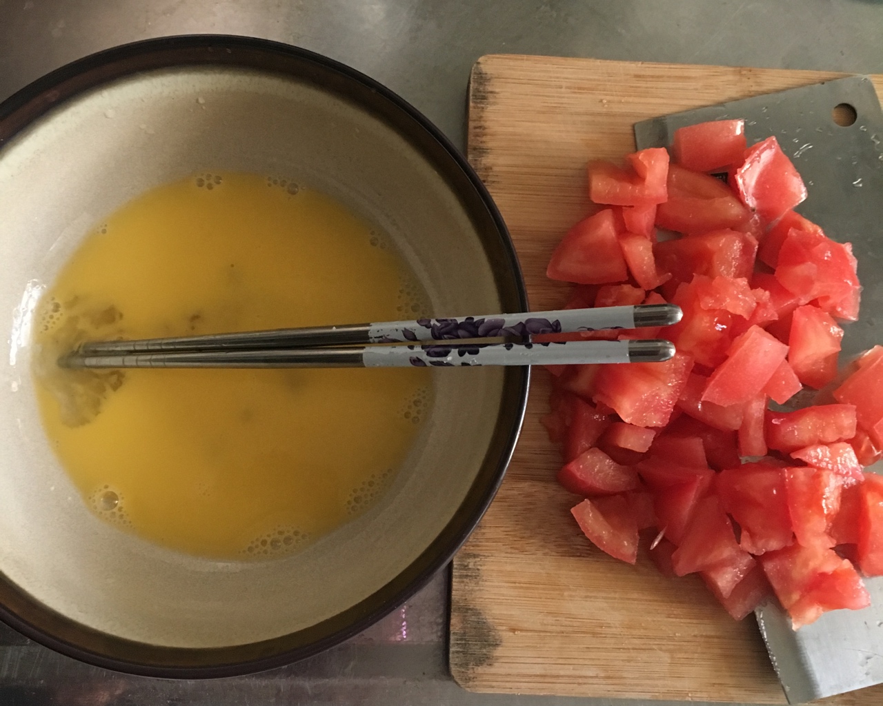 西红柿鸡蛋打卤面的做法 步骤1