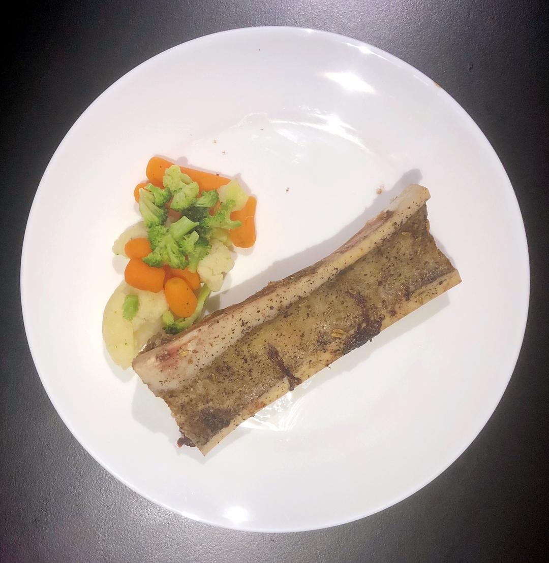 烤牛骨髓Roasted Bone Marrow