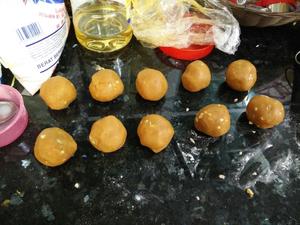 咸蛋奶皇上海月饼的做法 步骤4