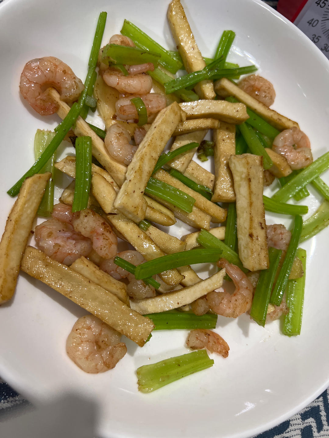 午餐晚餐简单快手下饭菜芹菜炒香干