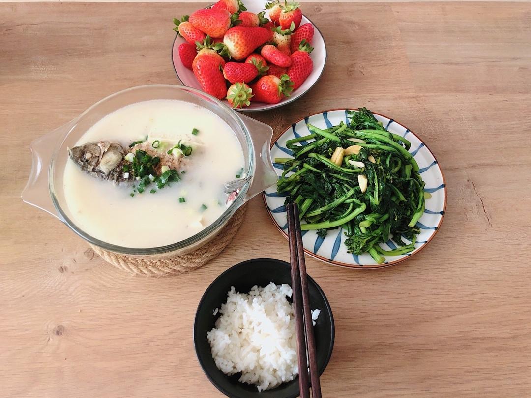 奶白鲫鱼豆腐汤|一条鱼最后的温柔