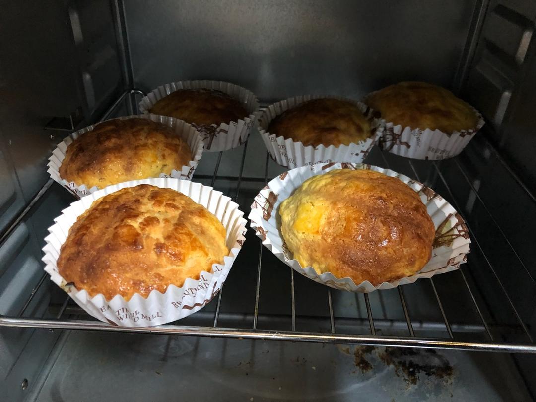 好吃到炸裂的港式菠萝包（附带制作酥皮的小视频）