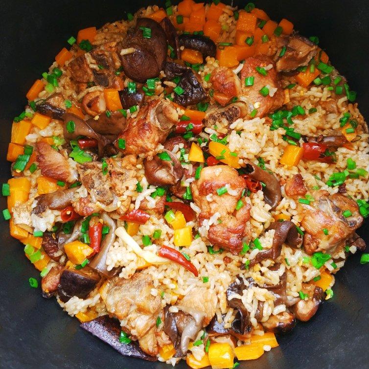 喷香排骨焖饭（爆好吃）