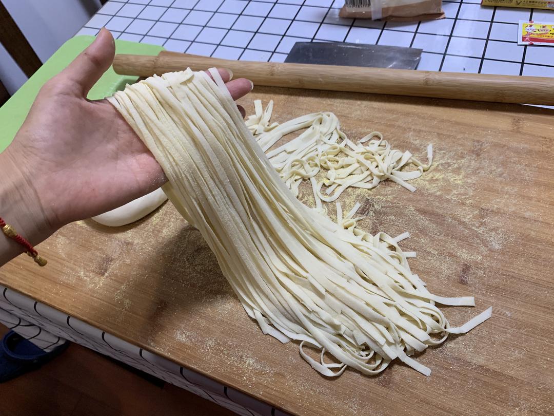 纯手工的手擀面附视频长面短面切法