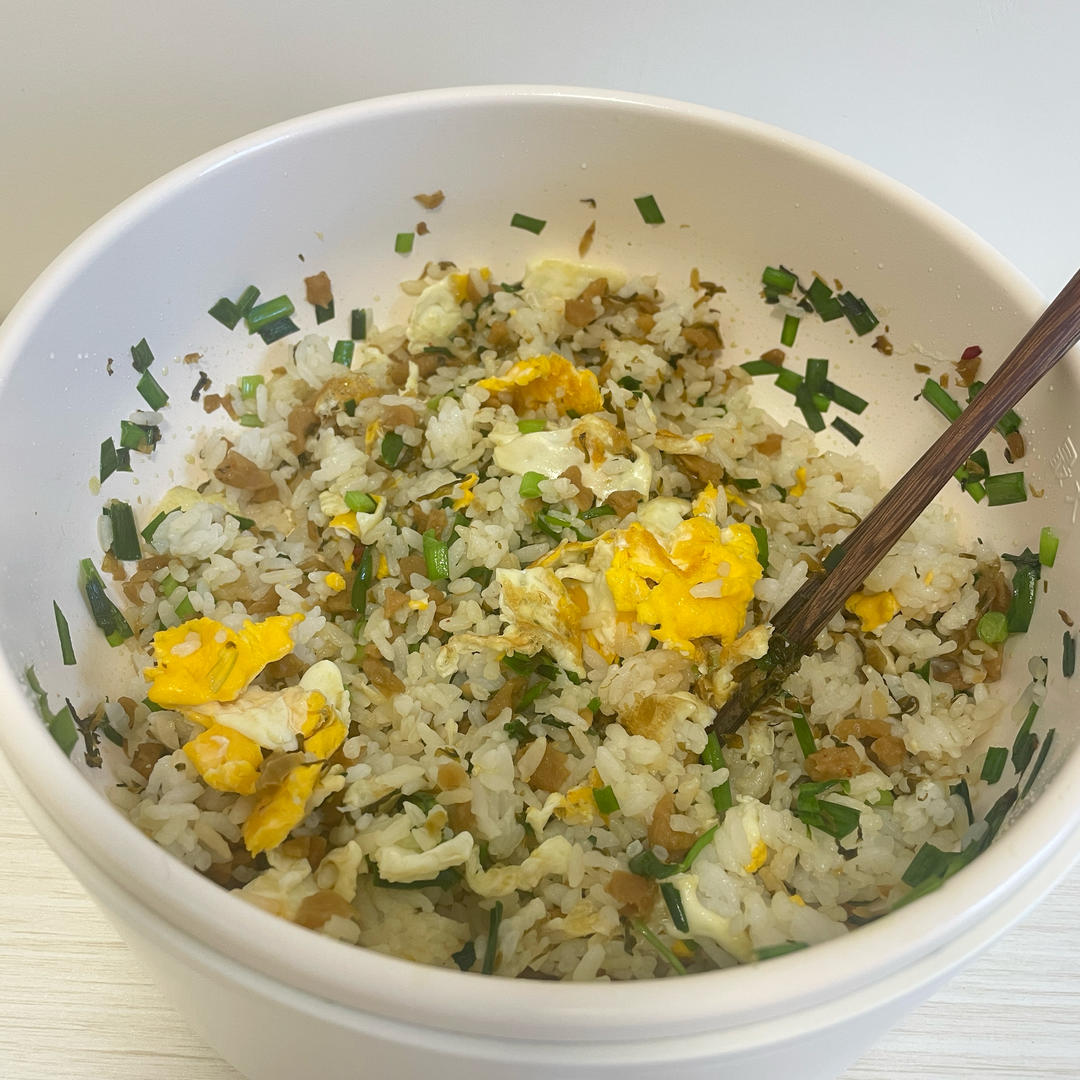 外婆菜炒蛋饭