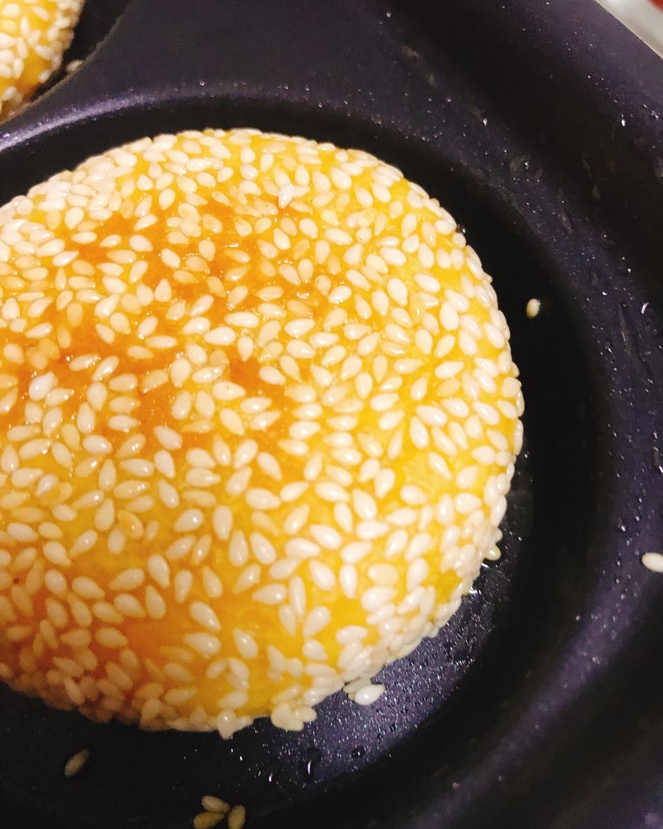 红薯饼这样做，外皮香脆内馅甜软！