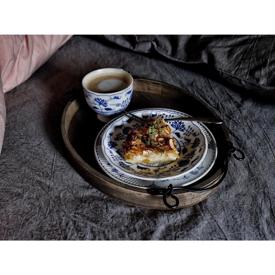 法国传统甜点啤梨杏仁克拉芙缇