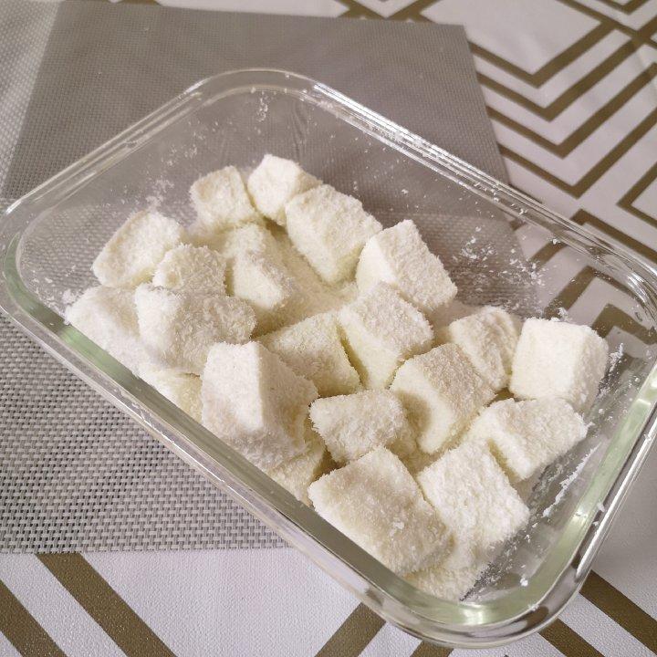 完胜85度C牛奶椰丝小方